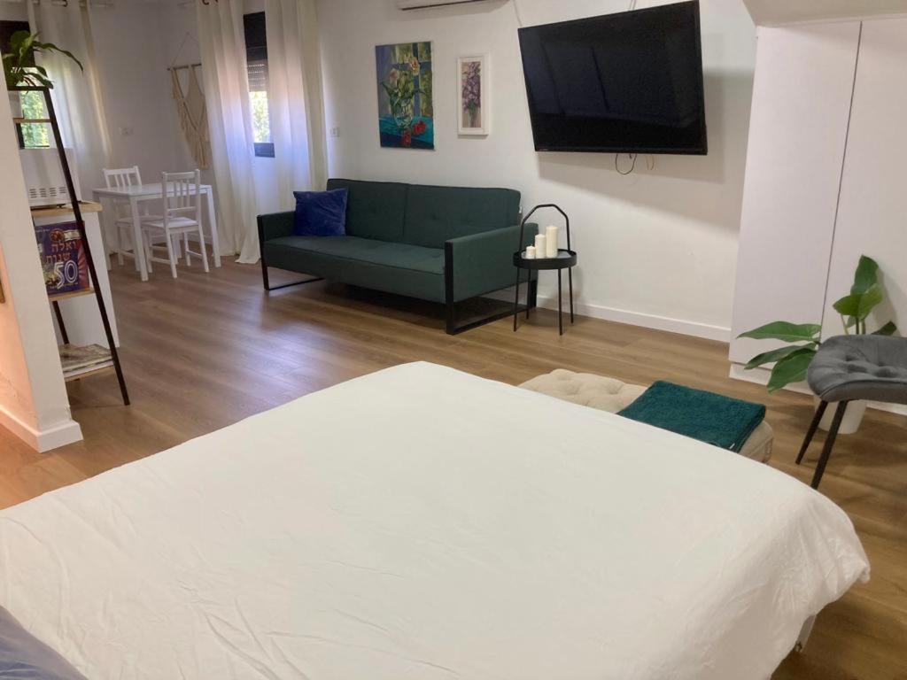 Shamaka'S Apartment Kefar Hananya Bagian luar foto